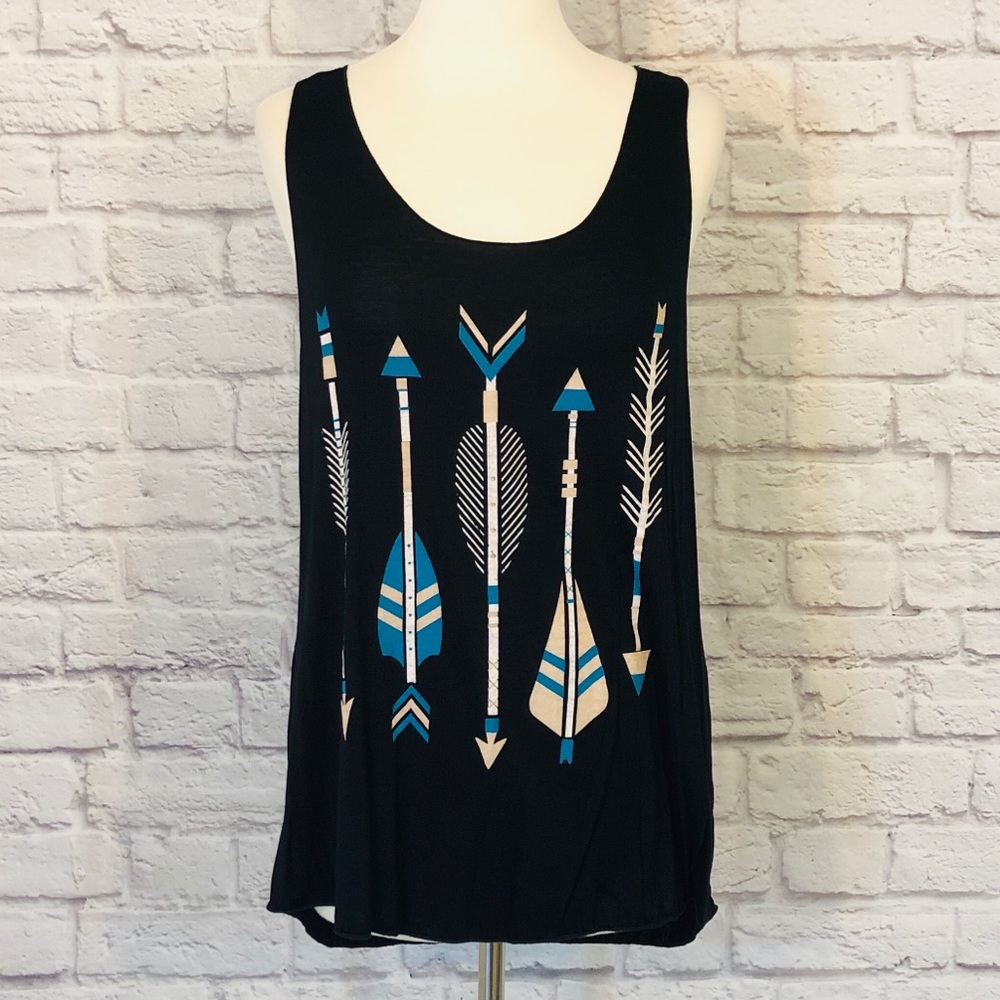 Fashion Tart | Plus Sized Arrow Graphic Tank